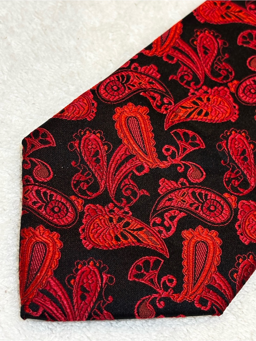 Black Tie with Red Paisley Pattern — Men's Classic Necktie